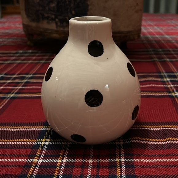Black wooden tray with beaded handle & black white polka dotted vase. - Picture 3 of 3